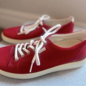 Ecco Red Nubuck Sneakers Comfort Casual Shoes Women's EU 40 US 9 Low Top Lace Up